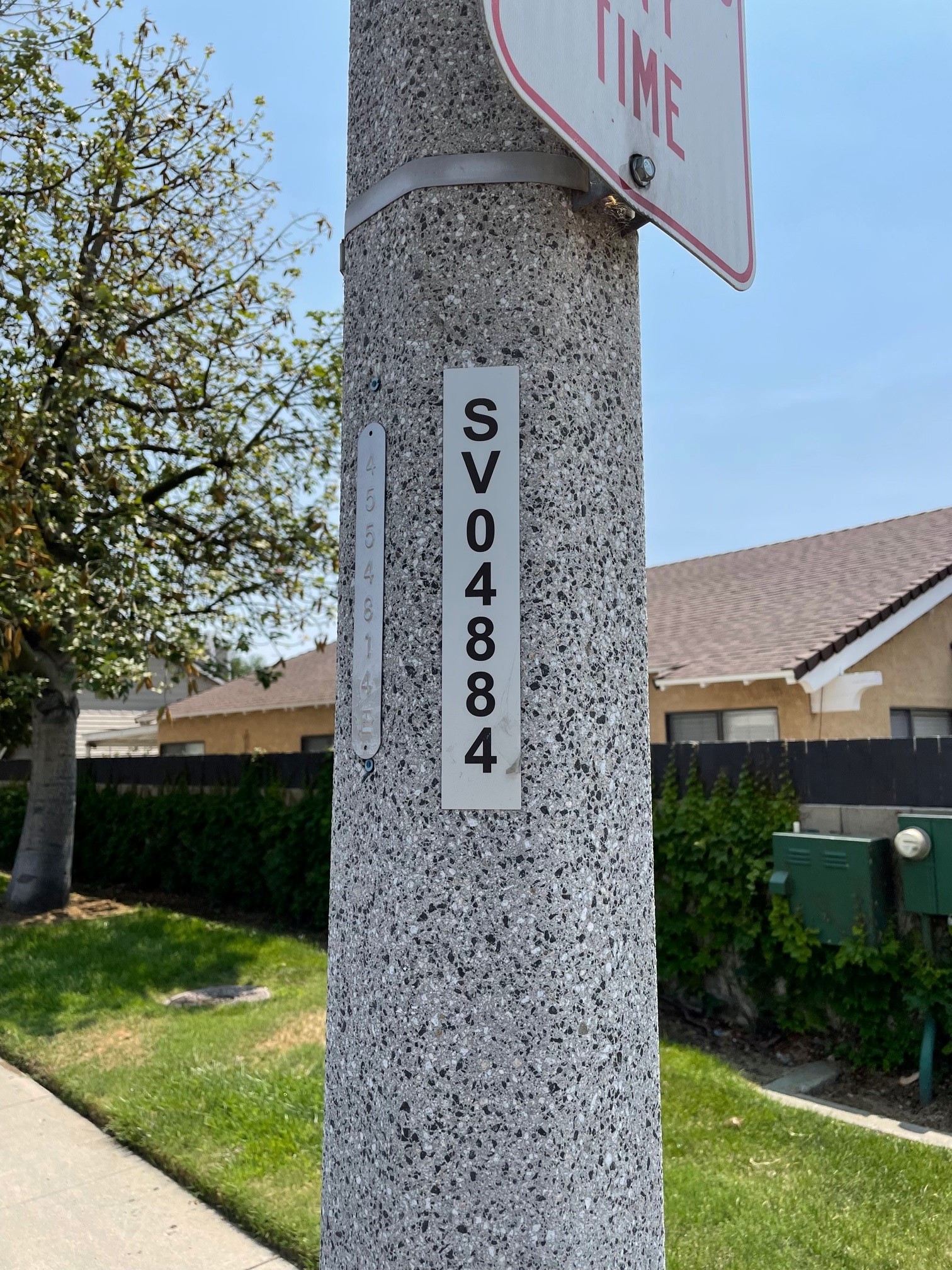 City-owned streetlight pole tag SV04884